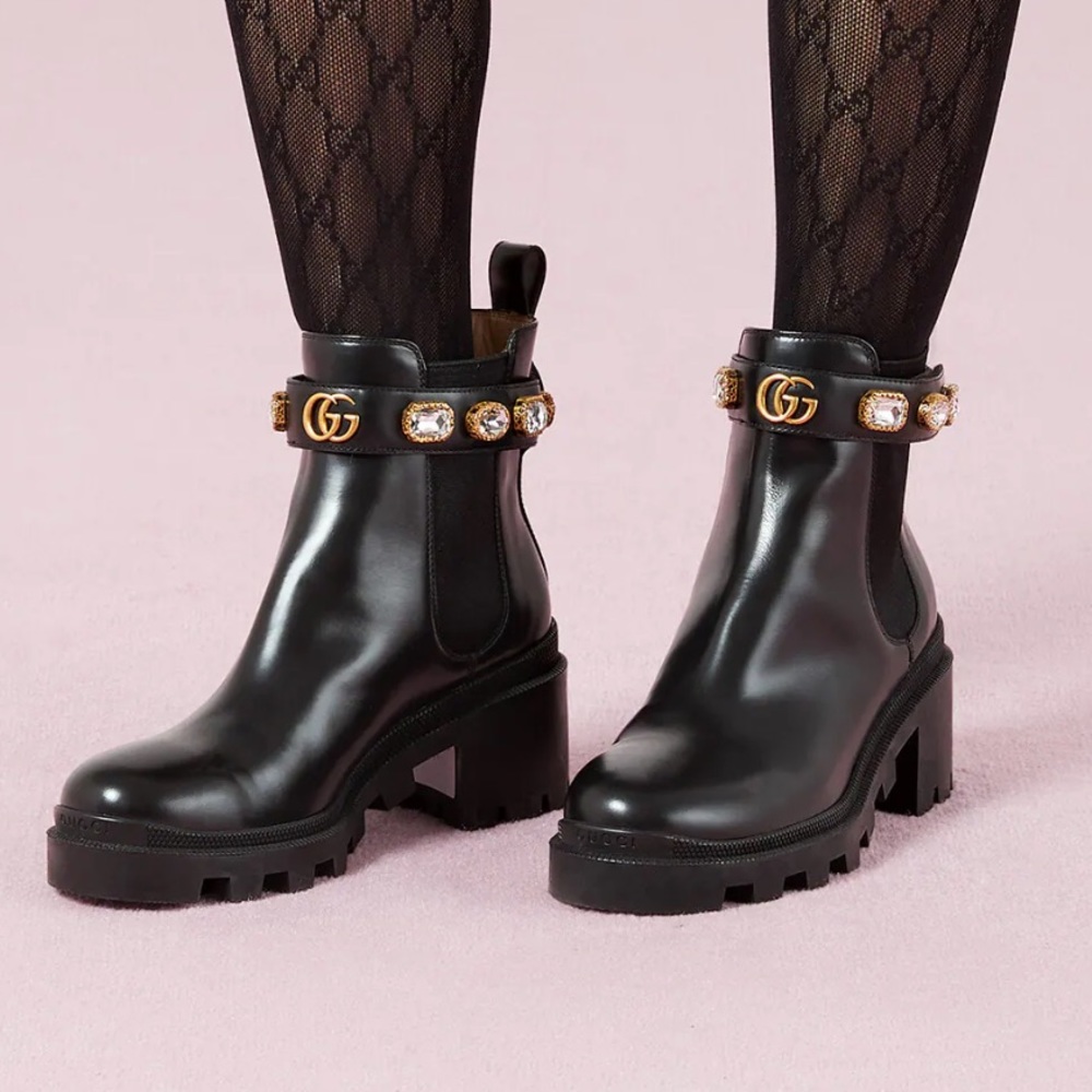 Gucci Leather Ankle Boot With Belt - size 8